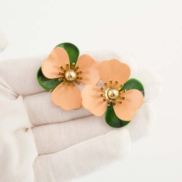 Vintage Sarah Coventry Tahitian Flower Clip On Earrings Pink Green Enamel 1960s - Picture 2 of 4